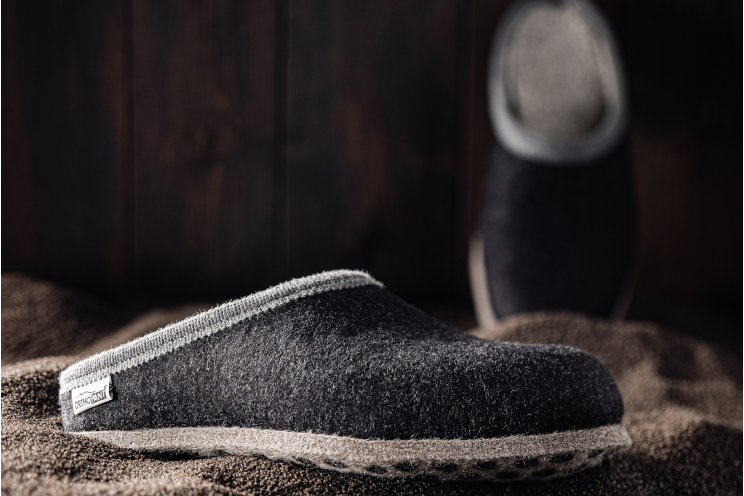 Pantofole in feltro BAITA - antracite con bordo grigio