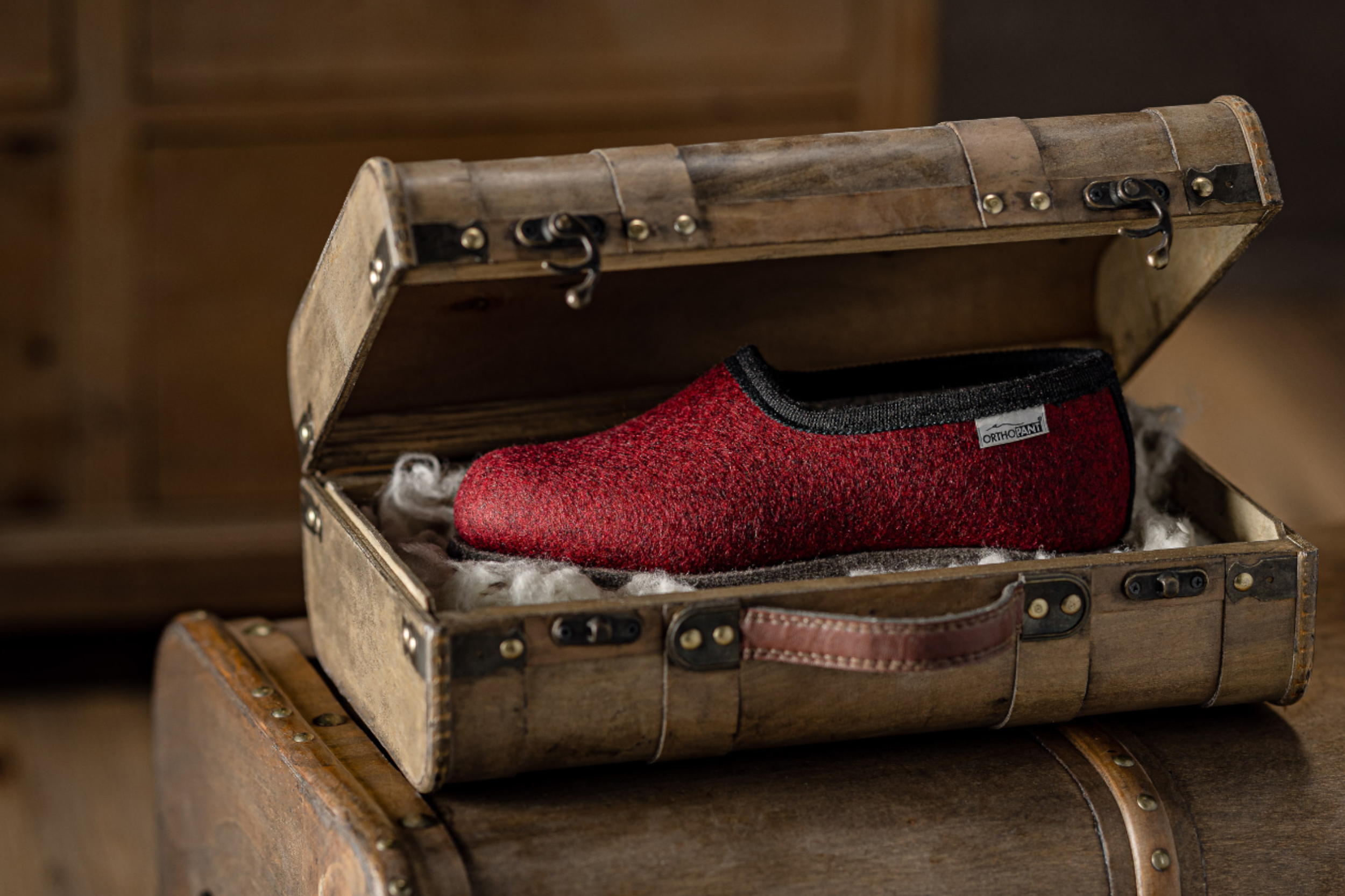 Pantofole in feltro CLASSIC- rosso con bordo nero