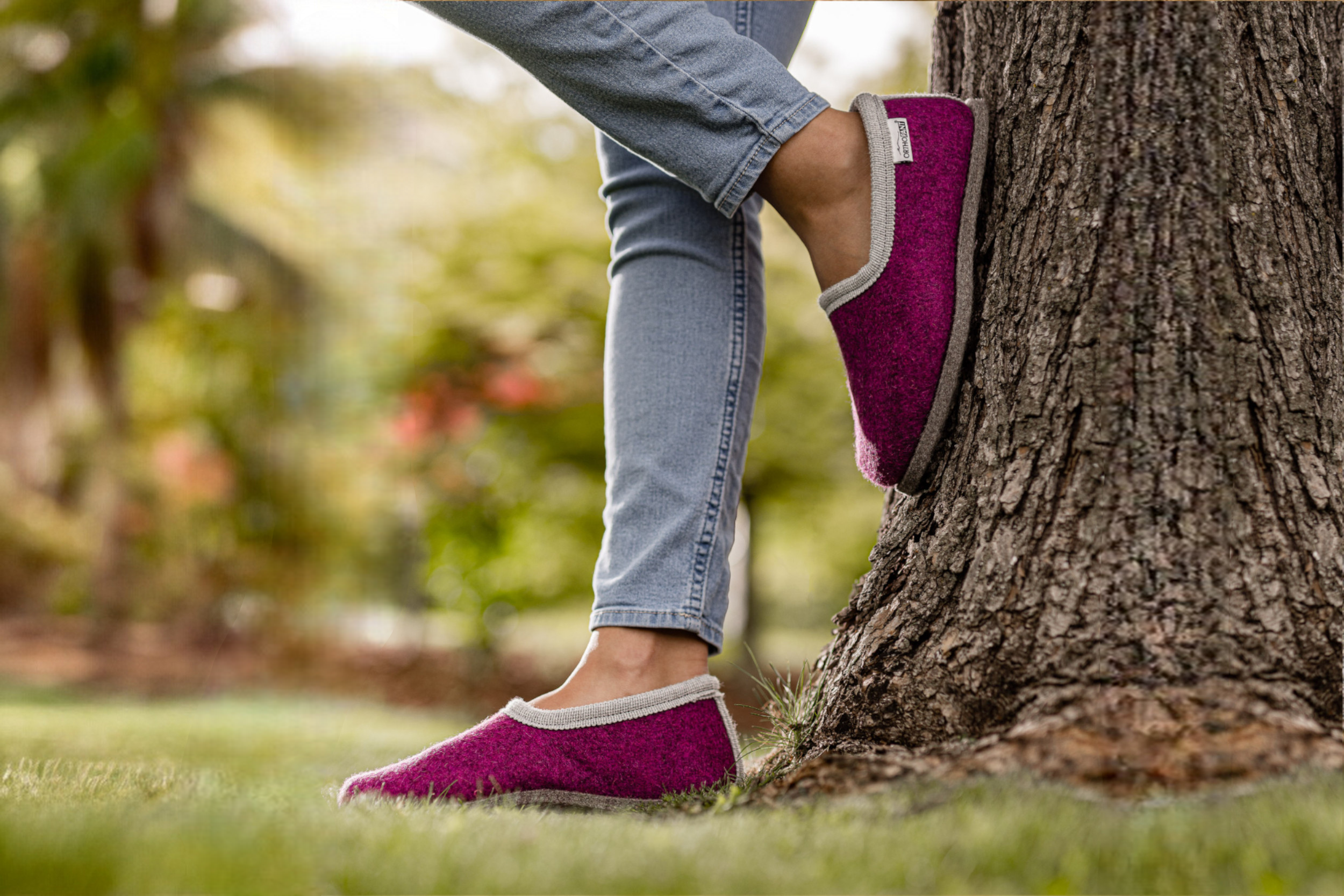 Filzpantoffeln CLASSIC - Hausschuhe himbeerrot mit beiger Borte