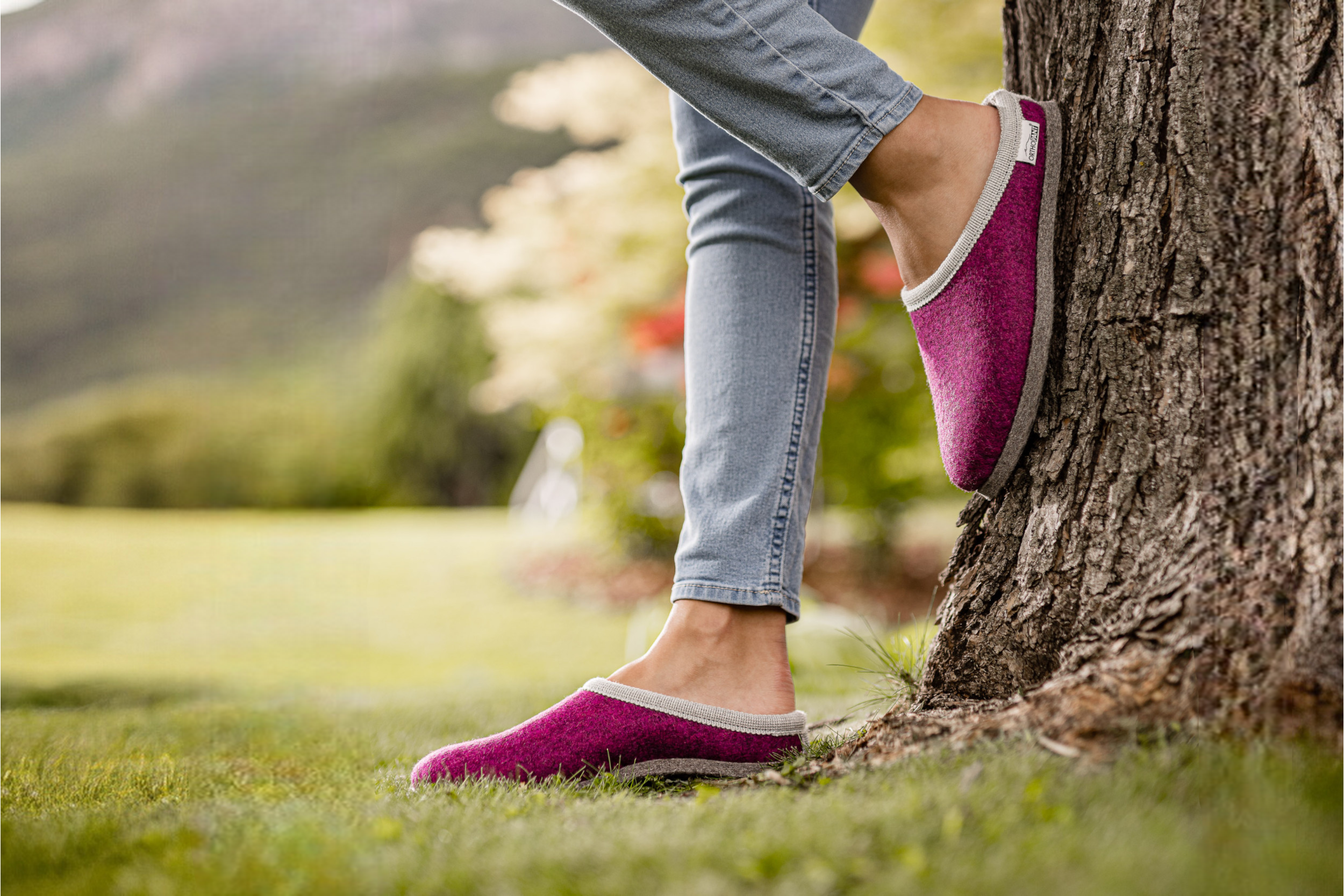 Filzpantoffeln BAITA - Hausschuhe himbeerrot mit beiger Borte