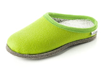 Carica l&#39;immagine nel visualizzatore di Gallery, Pantofole in feltro BAITA, verde chiaro con bordo grigio
