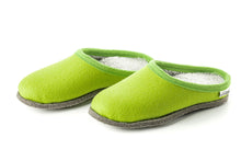 Carica l&#39;immagine nel visualizzatore di Gallery, Pantofole in feltro BAITA, verde chiaro con bordo grigio