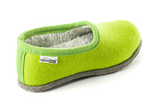 Carica l&#39;immagine nel visualizzatore di Gallery, Pantofole in feltro CLASSIC, verde chiaro con bordo grigio